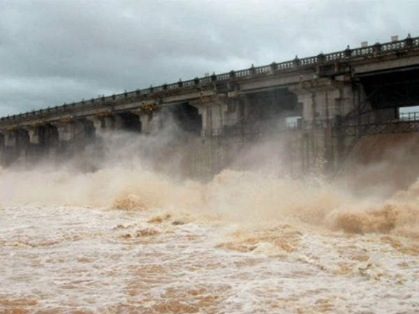  గోదావరికి వరద...పోలవరం పనులకు దెబ్బ?