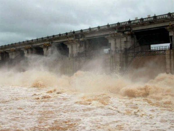 తుంగభద్రకు...పోటెత్తింది