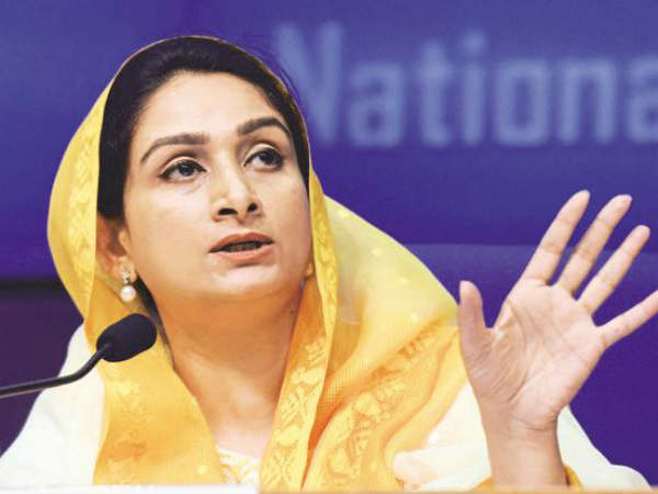 హర్‌సిమ్రాత్ కౌర్ విమర్శలు