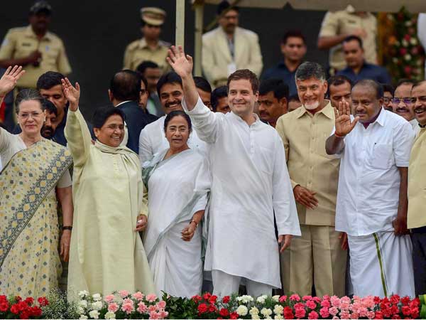 కుమ‌ర‌స్వామి ప్ర‌మాణ స్వీకారం రోజునే టీడిపి కాంగ్రెస్ మ‌ద్య చిగురించిన స్నేహం..