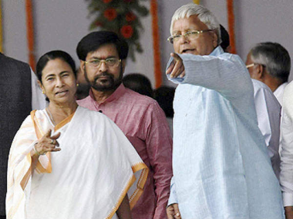 ప్రతి అంశాన్ని వినియోగించుకునేందుకు లాలూ, మమత ఆరాటం