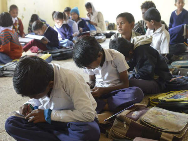 పునర్ వైభవం కోసం.. కదిలిన హెచ్ఎం.. గ్రామస్తులు