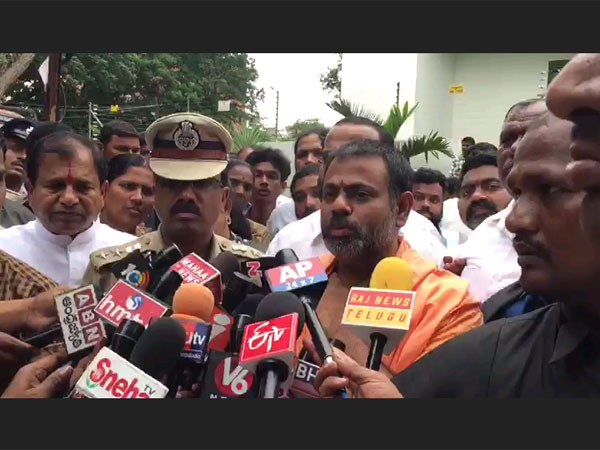 భావ ప్రకటన పేరుతో కించపరుస్తారా?