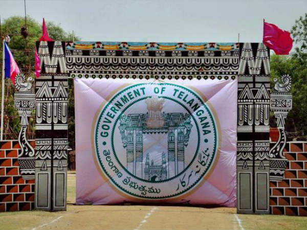 స‌చివాల‌యం సాక్షిగా తిట్ల‌దండ‌కం.. ఆ త‌ర్వాత ఫైటింగ్..