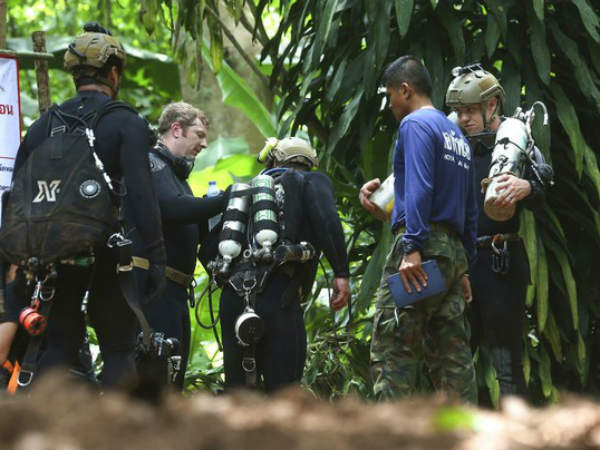  కొండపై నుంచి తవ్వే ఆలోచన కానీ