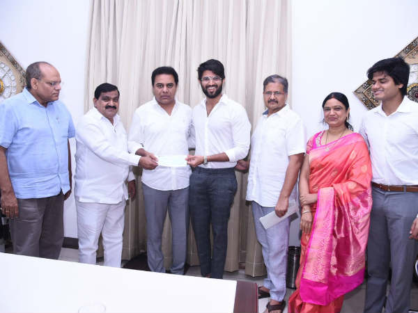 హరితహారంలో విజయ్..