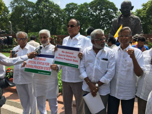  అవకాశ రాజకీయం, ద్వంద్వ వైఖరి..