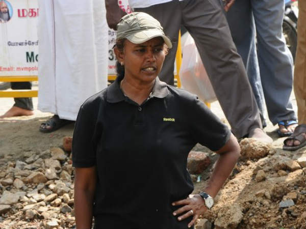 కరుణ ఫ్యామిలీకి ప్రోటోకాల్ గురించి చెప్పగా కరుణ ఫ్యామిలీకి ప్రోటోకాల్ గురించి చెప్పగా