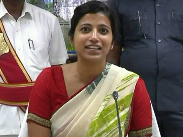  భయంతో సాహసించలేదు