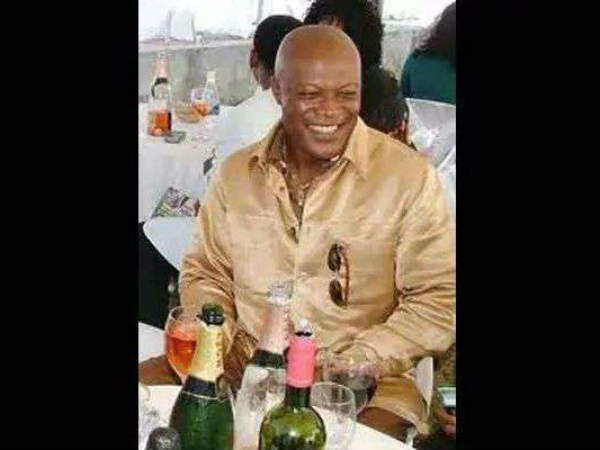 తన పదవిని ఇలా ఉపయోగించుకున్నాడు తన పదవిని ఇలా ఉపయోగించుకున్నాడు