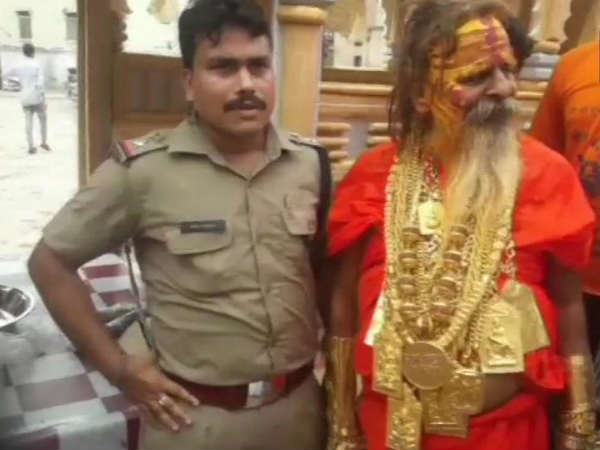 గోల్డెన్ బాబా ఒంటిపై ఎన్ని కిలోల బంగారం ఉందో తెలుసా..?