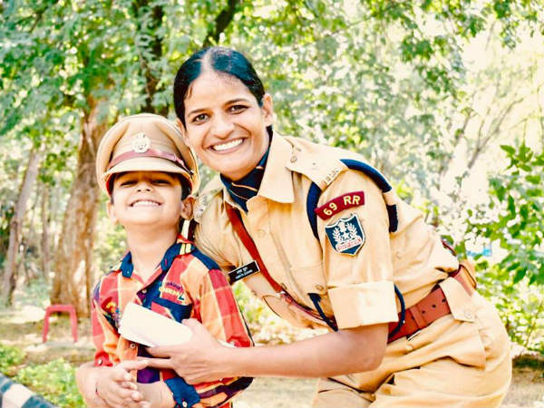 అభ్యర్థుల వ్యధలు కథలు విని కదిలిపోయాం అభ్యర్థుల వ్యధలు కథలు విని కదిలిపోయాం