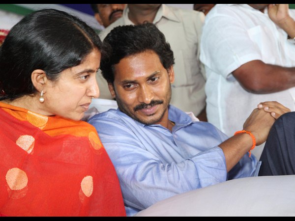 ఏ నాయకుడు జగన్‌లా తెలివితక్కువగా మాట్లాడడు