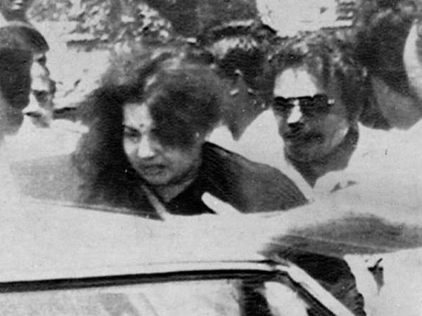 2016లో జయ ప్రమాణస్వీకార కార్యక్రమంలో స్టాలిన్‌‌కు అవమానం