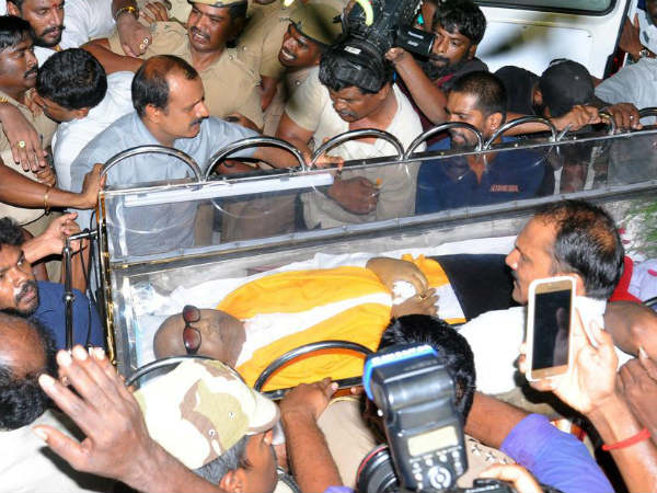 Madras HC to hear DMK petition for Karunanidhis burial at Marina beach to resume shortly Madras HC to hear DMK petition for Karunanidhis burial at Marina beach to resume shortly