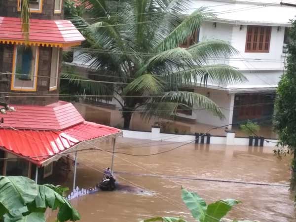 బిజినెస్ టైకూన్ల విరాళం