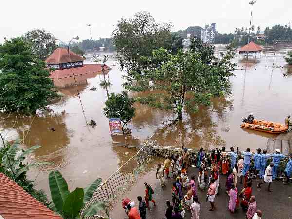 స్కూల్లో జెండా ఎగురవేస్తారనగా