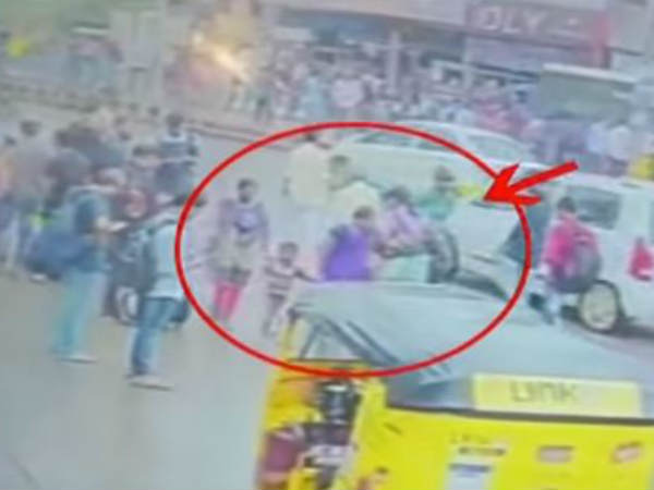  టికెట్ కోసం మహిళల గొడవే వారిని పట్టించింది..