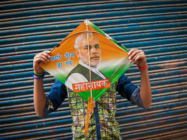 వ్యంగ్య సందేశాలున్న పతంగులకు యమ క్రేజ్