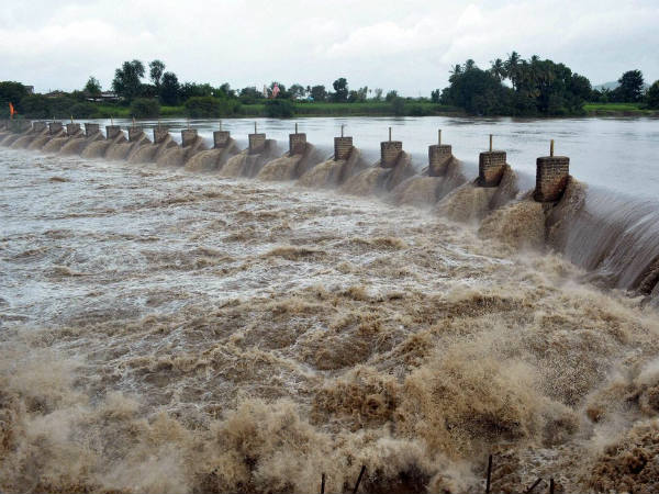 కృష్ణా నది...పరవళ్లు