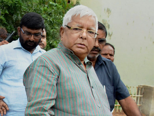 Fodder scam: RJD Chief Lalu Prasad Yadav surrenders before Ranchi court Fodder scam: RJD Chief Lalu Prasad Yadav surrenders before Ranchi court