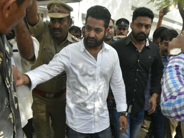  తీవ్ర భావోద్వేగంతో ఎన్టీఆర్, కళ్యాణ్ రామ్