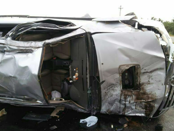  గాల్లోకి లేచిన కారు