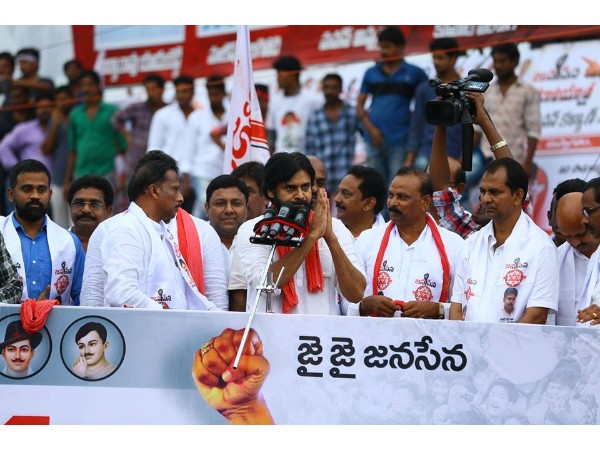 ఆ రెండు కుటుంబాల మధ్య ఏపీ నలిగిపోతోంది