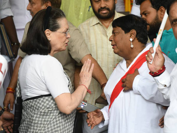 శివప్రసాద్‌కు సోనియా గాంధీ అభినందన