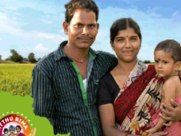 నా పక్కన మా ఆయన ఫోటో కాకుండ ఎవరి ఫోటోనో పెట్టారు నా పక్కన మా ఆయన ఫోటో కాకుండ ఎవరి ఫోటోనో పెట్టారు