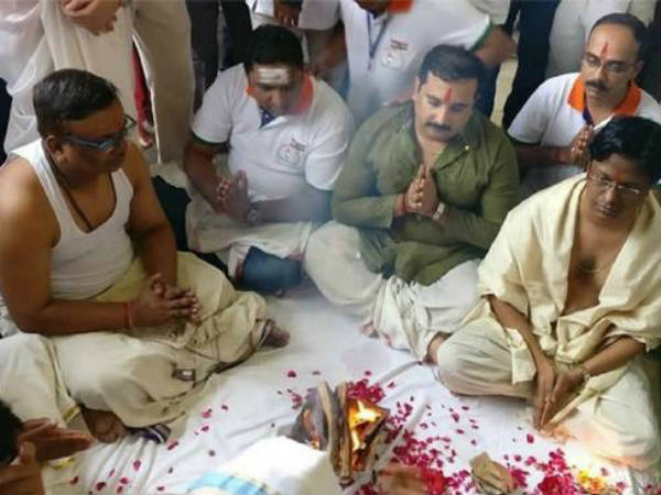 భార్యలకు.. బతికుండగానే పిండ ప్రదానం