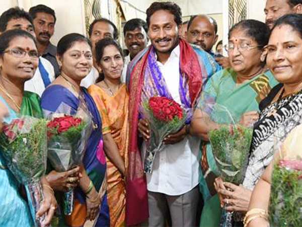 జగన్ హామీపై హర్షం జగన్ హామీపై హర్షం