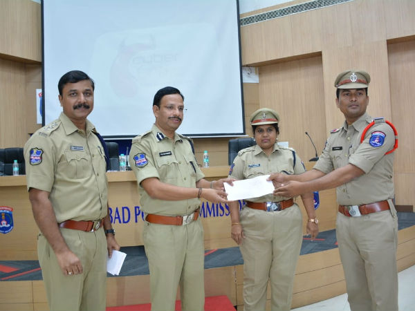 టెలీకాలర్లను అలా తీసుకొని, ఇలా వాడుకుంటారు టెలీకాలర్లను అలా తీసుకొని, ఇలా వాడుకుంటారు