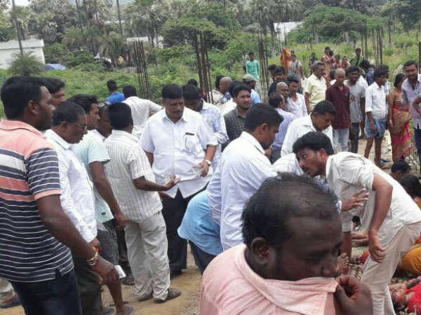 బస్సు ఇలా అదుపు తప్పి ఉంటుంది