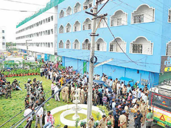 ఆశ్రమం ఖాళీ ప్రక్రియ...ఇలా పూర్తి చేశారు