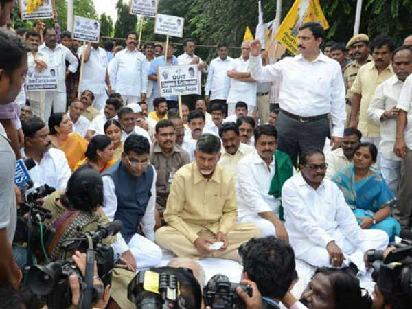 కోర్టు వారెంట్ తో...సంచలనం