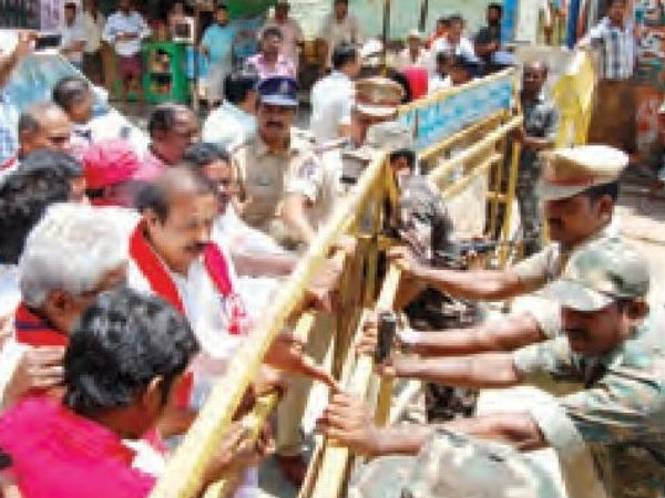 మీడియాను కూడా...అనుమతించలేదు