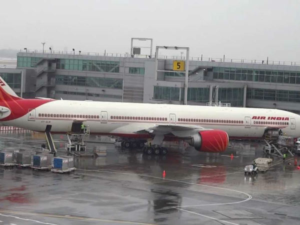 విమానం దారి మళ్లింపు