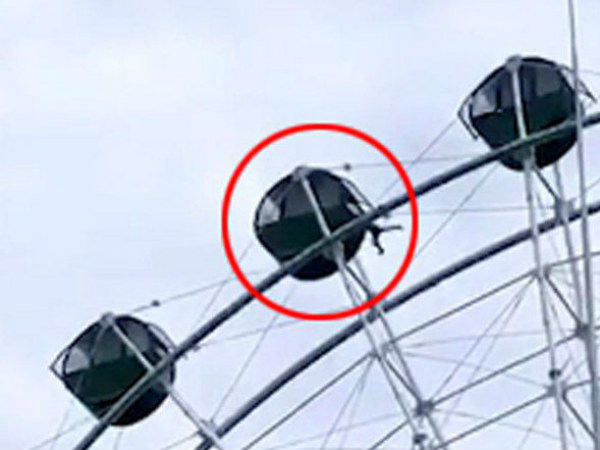  ఇరుక్కుపోయి బాడీ వేలాడింది