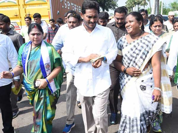బాబు, గంటా ఆధ్వర్యంలో కబ్జాలు