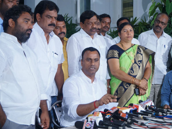 మీరే సీఎం, మంత్రులు కండి..