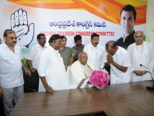 విజయవాడకు...రోశయ్య రాక