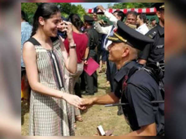 నన్ను పెళ్లి చేసుకుంటావా? నన్ను పెళ్లి చేసుకుంటావా?