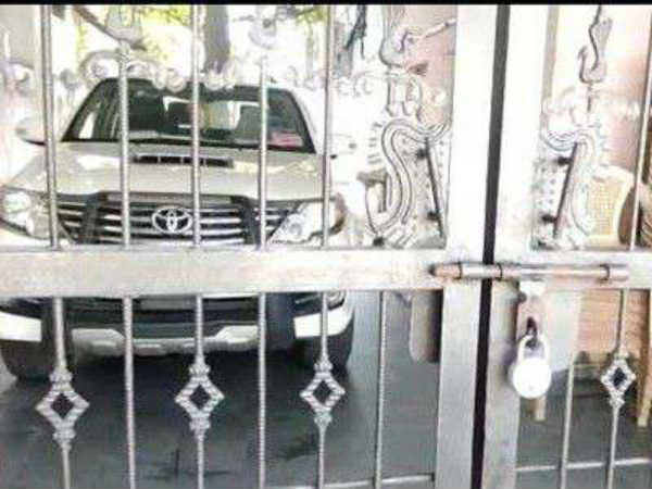 TRS sitting MLA house arrests himself demanding TRS ticket TRS sitting MLA house arrests himself demanding TRS ticket