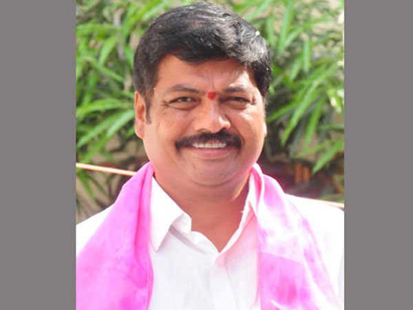 కొండా దంపతులపై నన్నపనేని నరేందర్ ఆగ్రహం