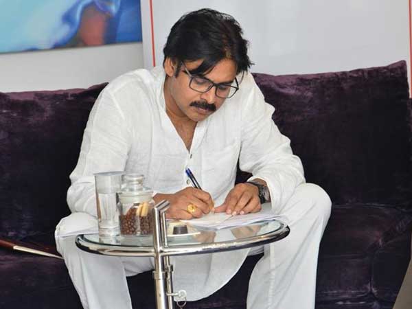  త్రిముఖ పోరు త‌ప్ప‌దంటున్న జ‌న సైనికులు..! సత్తా చాటుతాం అంటున్న ప‌వ‌న్ ఫాన్స్..!