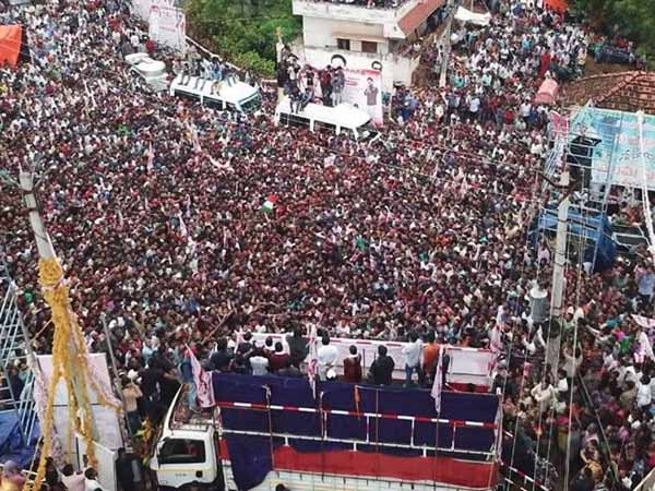 ముఖ్యమంత్రి చూస్తున్నారా?...చేస్తున్నారా?