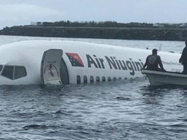 అదుపు తప్పిన విమానం