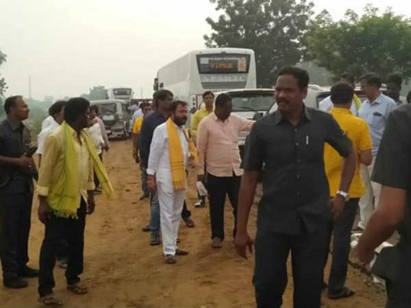 prathipati pulla rao convoy car met accident at polavaram