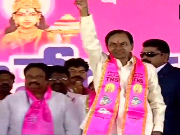 కేసీఆర్ ఏదో రాజకీయ నిర్ణయం తీసుకుంటారని.. కేసీఆర్ ఏదో రాజకీయ నిర్ణయం తీసుకుంటారని..